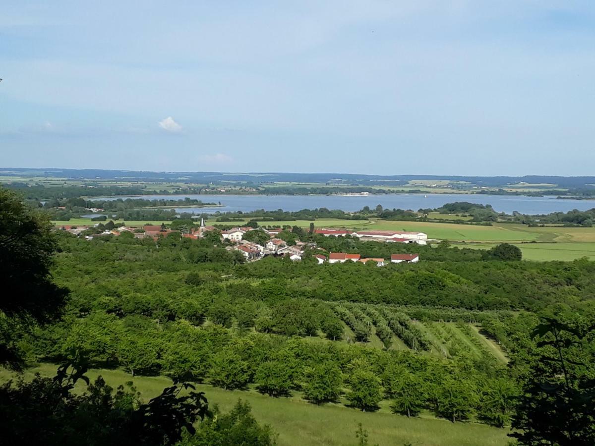 Gite Aux Lauriers Lacroix-sur-Meuse Eksteriør billede