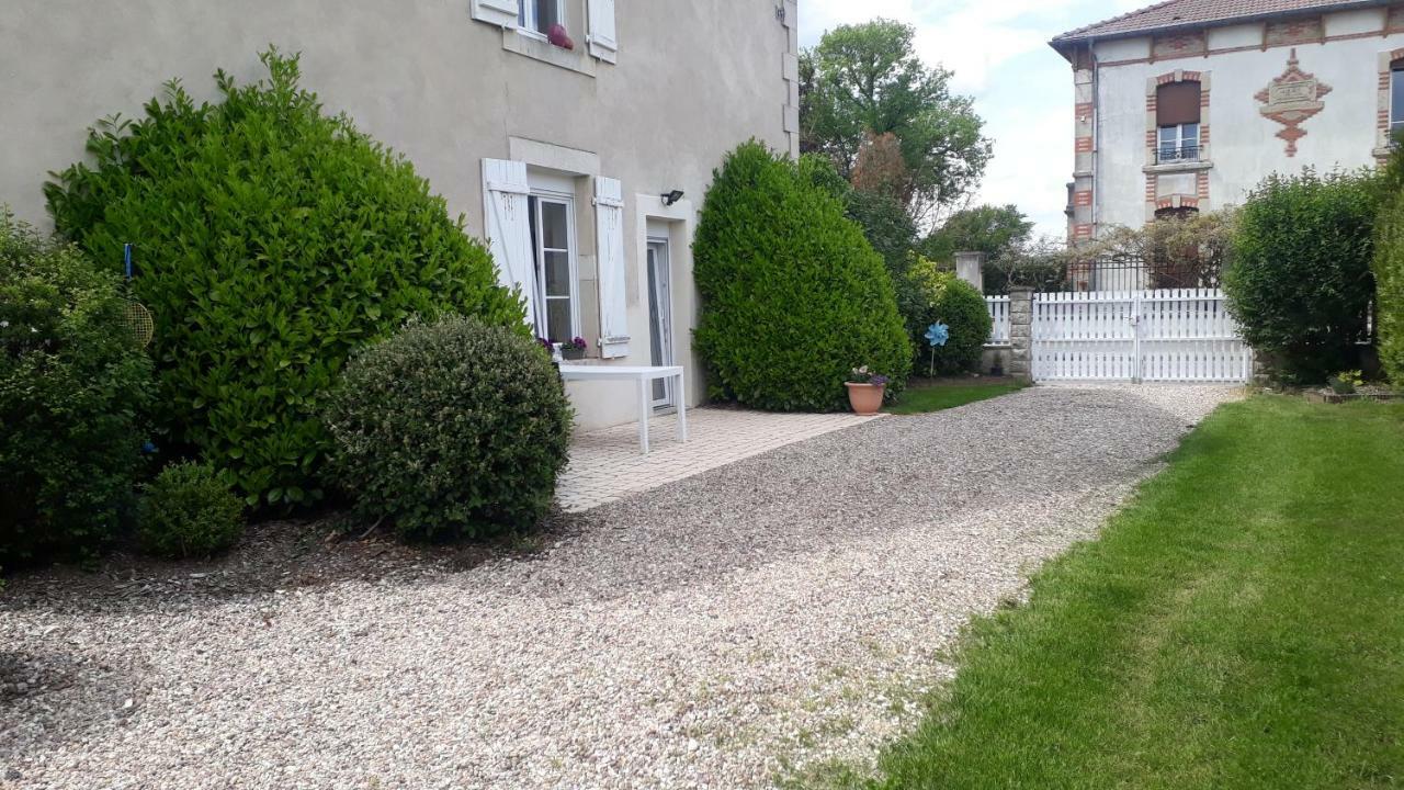 Gite Aux Lauriers Lacroix-sur-Meuse Eksteriør billede