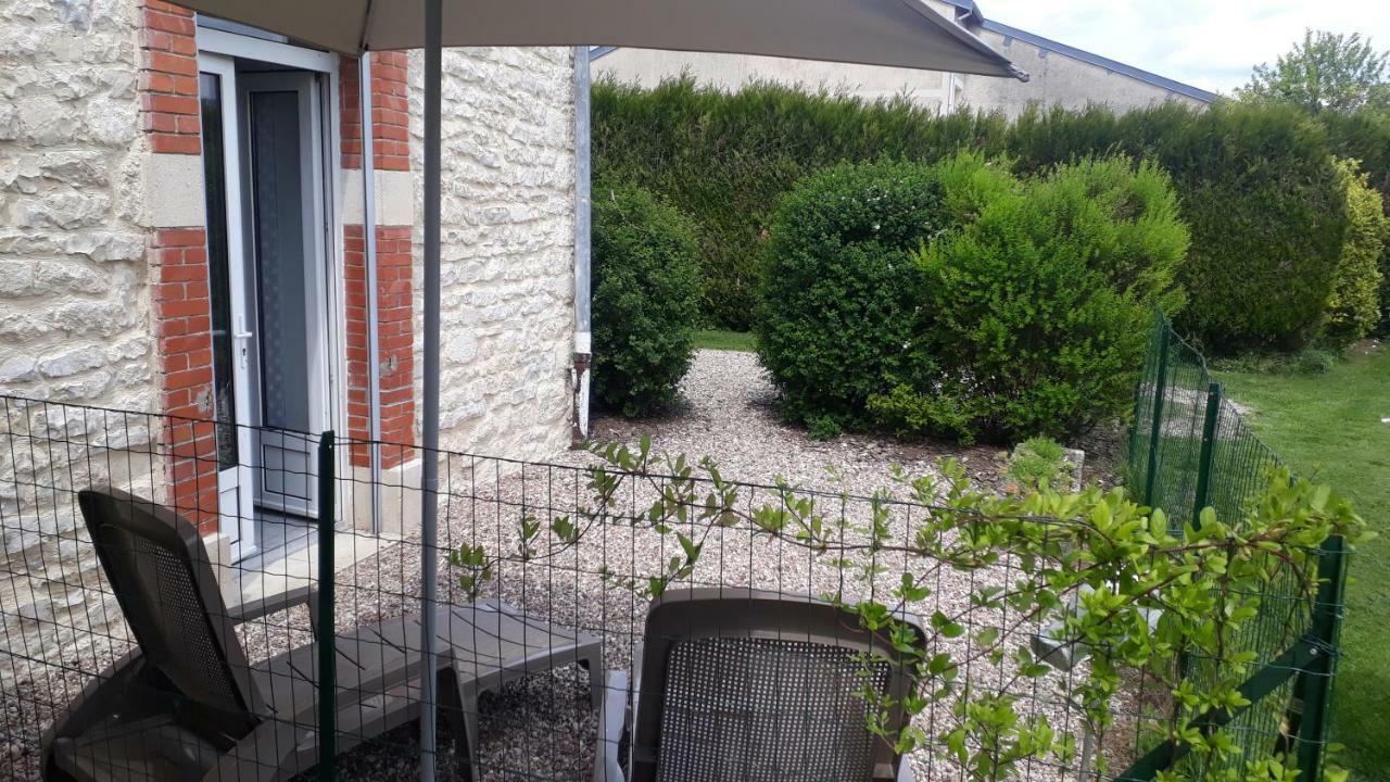 Gite Aux Lauriers Lacroix-sur-Meuse Eksteriør billede